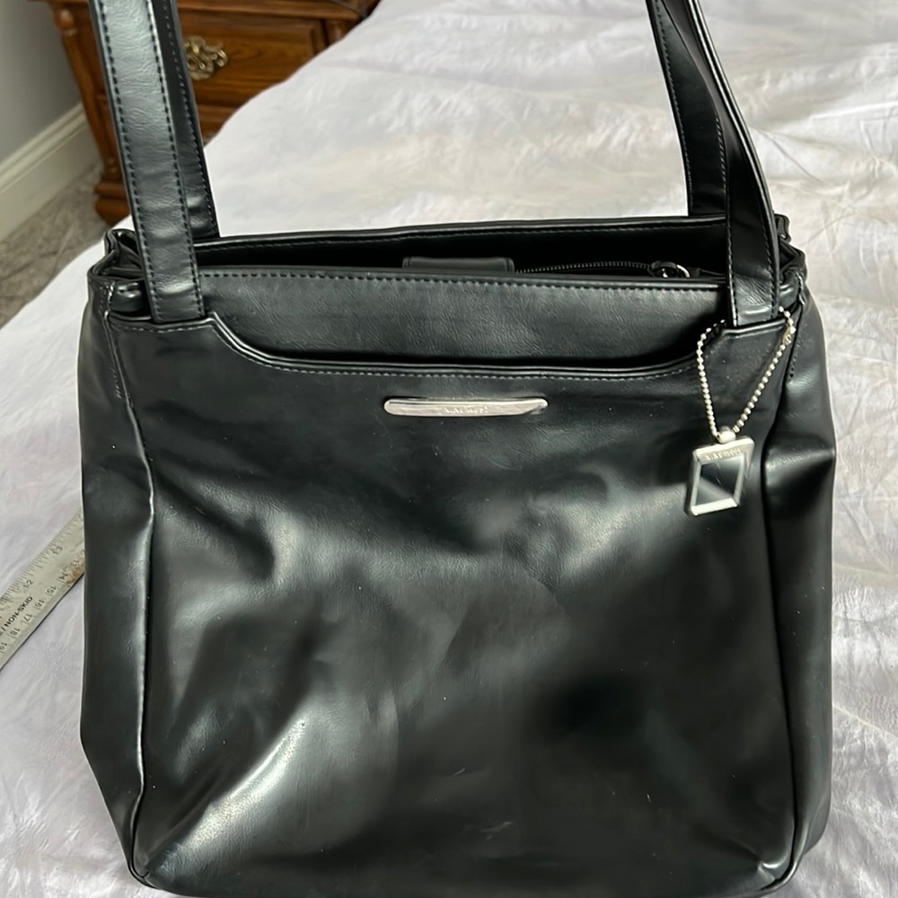 Nine West Bag Black. Over the shoulder with 5 compartments. keep organized.